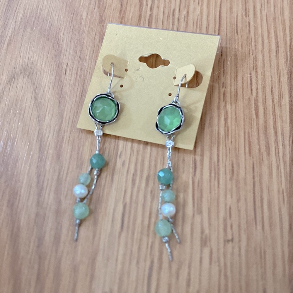 ❤️ Silver and Green Beaded Earrings NWOT